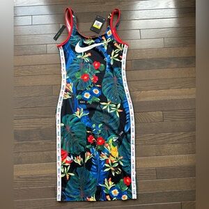 NIKE SPORTSWEAR FLORAL PRINT DRESS SIZE Small. NWT